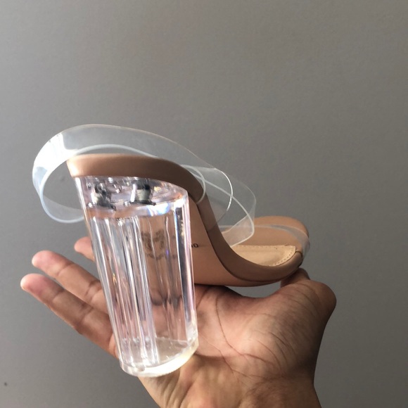 Woman’s Shoes - Picture 4 of 6